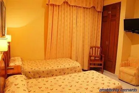 Hostal Toledo Πανσιόν 2*