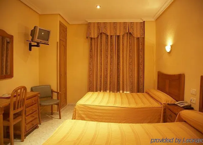 Hostal Toledo Guest house 2*